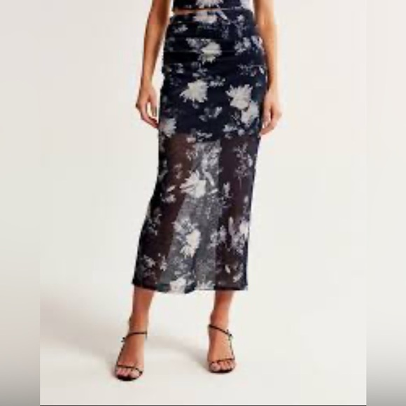 Abercrombie & Fitch Ruched
Mesh Midi Skirt XS - Picture 1 of 5